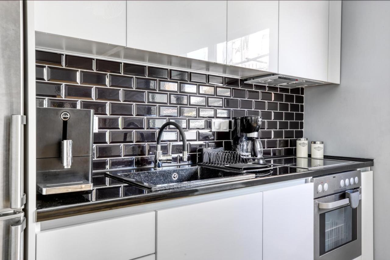 Spacious Flat With Courtyard And Private Parking! Athene Buitenkant foto