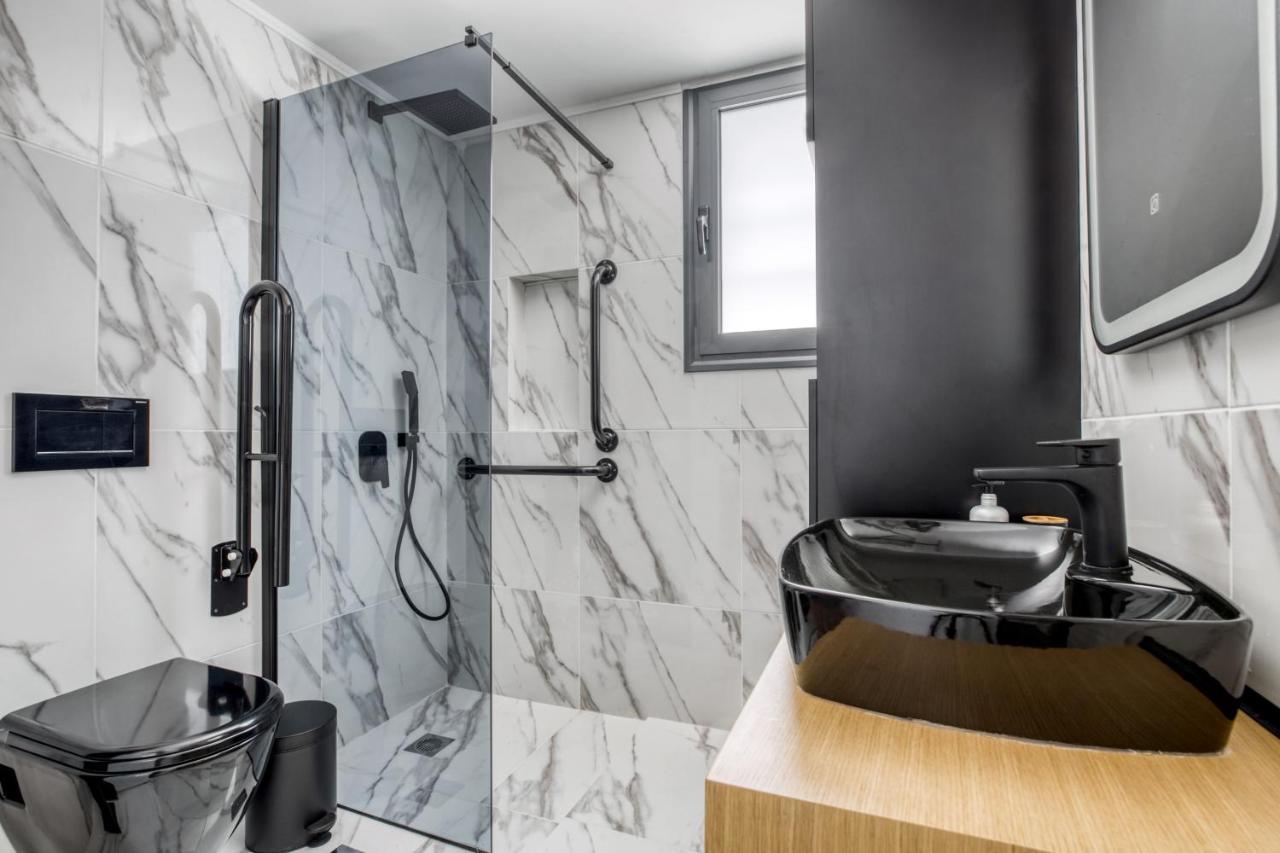 Spacious Flat With Courtyard And Private Parking! Athene Buitenkant foto